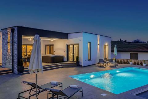 Istria, Žminj - Moderna casa a un piano con piscina, palestra e sauna