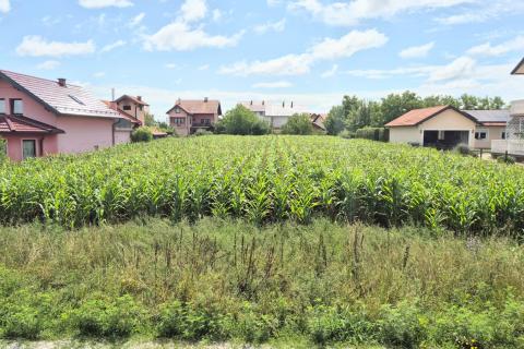 Gradići , Građevinsko zemljište 2471 m2