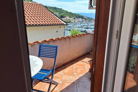 Baška - prekrasan stan 100m2, pogled, terase