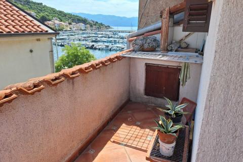 Baška - prekrasan stan 100m2, pogled, terase