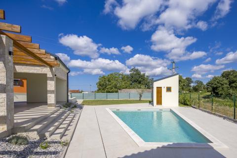 ISTRA, TINJAN Kvalitetna kuća za odmor 160 m2 s bazenom 