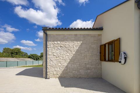 ISTRA, TINJAN Kvalitetna kuća za odmor 160 m2 s bazenom 