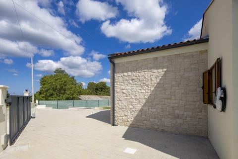 ISTRA, TINJAN Kvalitetna kuća za odmor 160 m2 s bazenom 