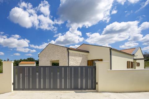 ISTRA, TINJAN Kvalitetna kuća za odmor 160 m2 s bazenom 