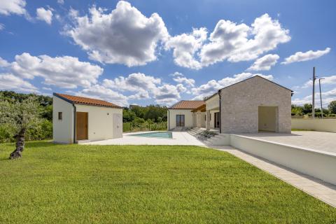 ISTRA, TINJAN Kvalitetna kuća za odmor 160 m2 s bazenom 