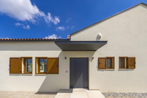 ISTRA, TINJAN Kvalitetna kuća za odmor 160 m2 s bazenom 