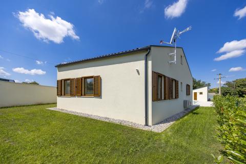 ISTRA, TINJAN Kvalitetna kuća za odmor 160 m2 s bazenom 