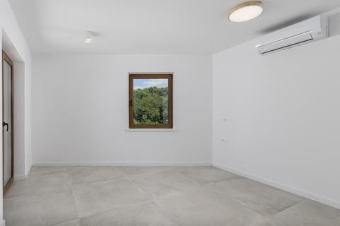 ISTRA, TINJAN Kvalitetna kuća za odmor 160 m2 s bazenom 