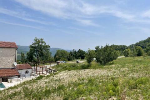 Istra, Vižinada - građevinsko zemljište veličine 2610 m2 sa pogledom