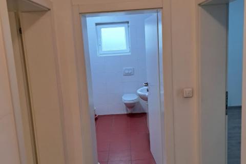 Rijeka, Hosti - dvosobni stan s okućnicom