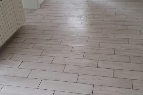 Rijeka, Hosti - dvosobni stan s okućnicom