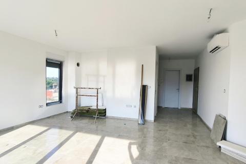 Istra, Valbandon - trosoban stan u novogradnji 1. kat