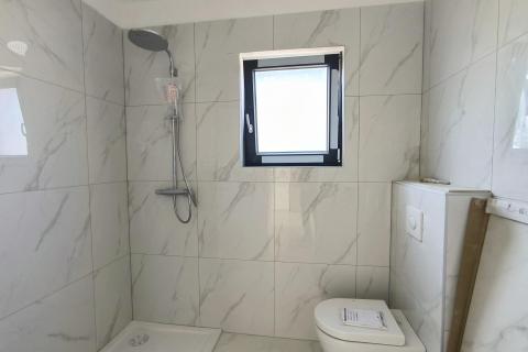 Istra, Valbandon - trosoban stan u novogradnji 1. kat