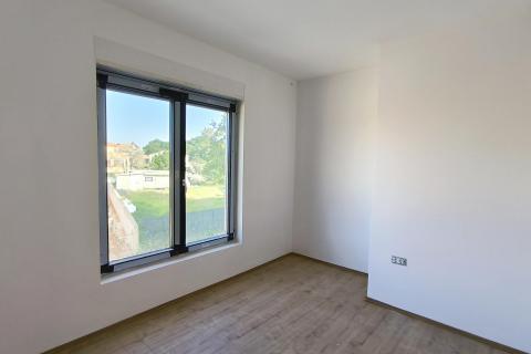 Istra, Valbandon - trosoban stan u novogradnji 1. kat