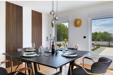 Istra - moderna vila s bazenom, 20 minuta od Pule