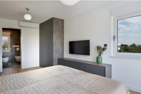 Istra - moderna vila s bazenom, 20 minuta od Pule