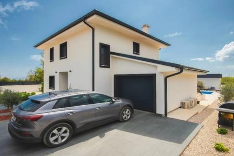 Istra - moderna vila s bazenom, 20 minuta od Pule