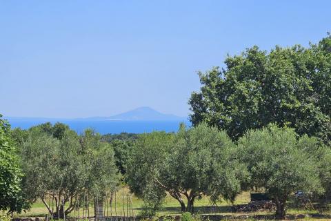 Istra, Išići – Gradbena parcela s pogledom na morje, 1.071 m²