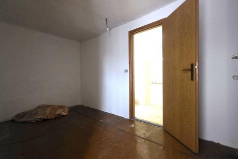 Istra,Buje-dvije kuće s dvorištem i pogledom na more