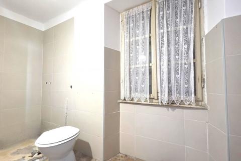 Istra,Buje-dvije kuće s dvorištem i pogledom na more