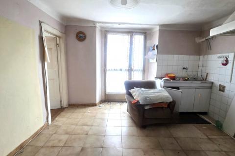 Istra,Buje-dvije kuće s dvorištem i pogledom na more