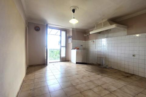 Istra,Buje-dvije kuće s dvorištem i pogledom na more