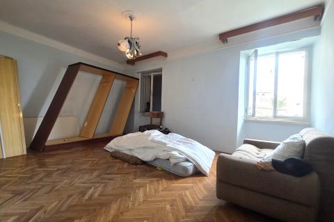 Istra,Buje-dvije kuće s dvorištem i pogledom na more