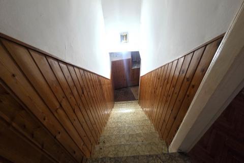 Istra,Buje-dvije kuće s dvorištem i pogledom na more