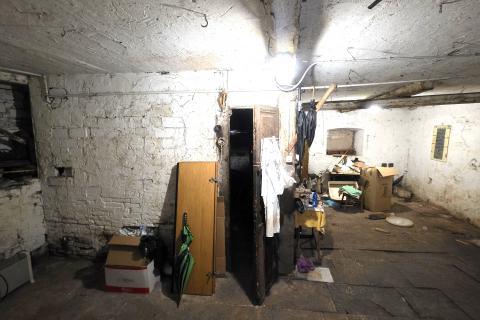 Istra,Buje-dvije kuće s dvorištem i pogledom na more