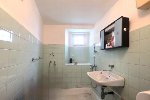 Istra,Buje-dvije kuće s dvorištem i pogledom na more