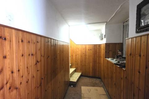 Istra,Buje-dvije kuće s dvorištem i pogledom na more