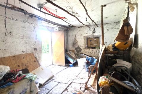 Istra,Buje-dvije kuće s dvorištem i pogledom na more