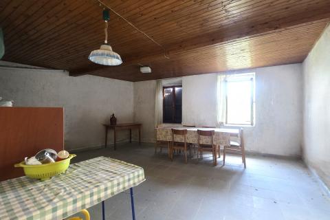 Istra,Buje-dvije kuće s dvorištem i pogledom na more