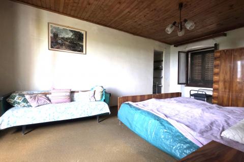 Istra,Buje-dvije kuće s dvorištem i pogledom na more