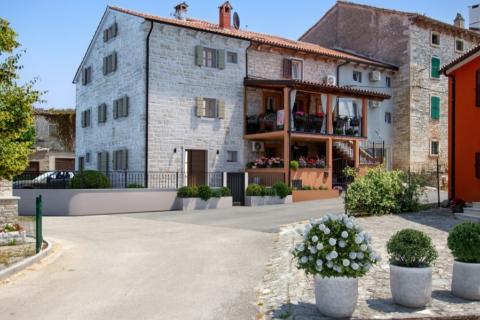 Istra,Buje,okolica-Kamena kuća za adaptaciju s pogledom