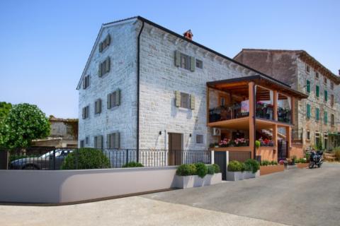 Istra,Buje,okolica-Kamena kuća za adaptaciju s pogledom