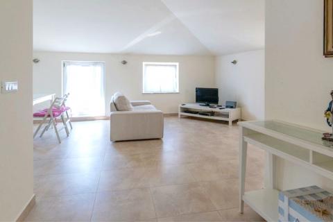 Istra, Umag centar - kuća s lokalom, 50 m od mora