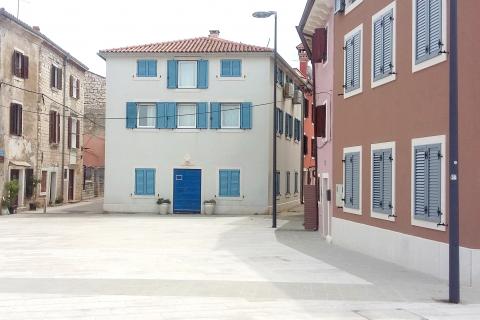 Istra, Umag centar - kuća s lokalom, 50 m od mora