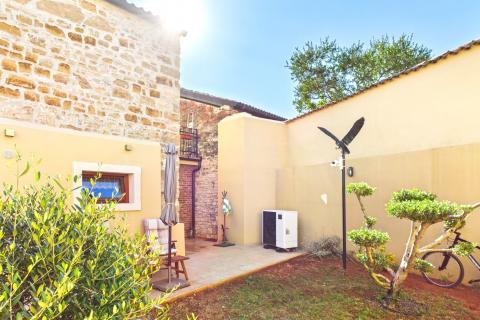 Istra,Buje-Kamena kuća s vrtom u centru grada,PDV uključen