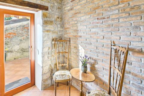 Istra,Buje-Kamena kuća s vrtom u centru grada,PDV uključen