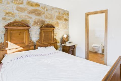 Istra,Buje-Kamena kuća s vrtom u centru grada,PDV uključen