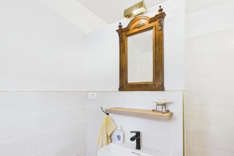 Istra,Buje-Kamena kuća s vrtom u centru grada,PDV uključen