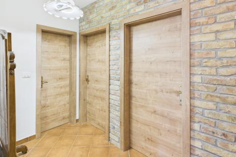 Istra,Buje-Kamena kuća s vrtom u centru grada,PDV uključen