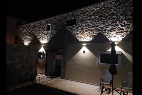 Istra,Buje-Kamena kuća s vrtom u centru grada,PDV uključen