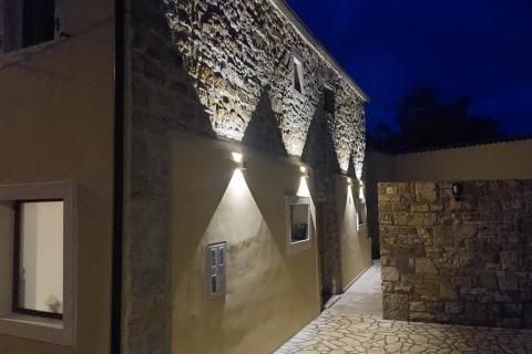 Istra,Buje-Kamena kuća s vrtom u centru grada,PDV uključen