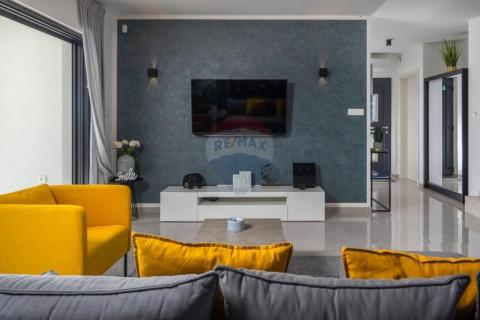 House Šmrika, Kraljevica, 250m2