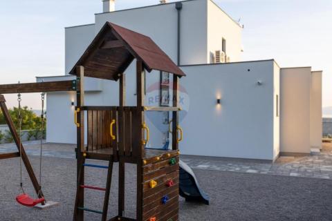 House Šmrika, Kraljevica, 250m2