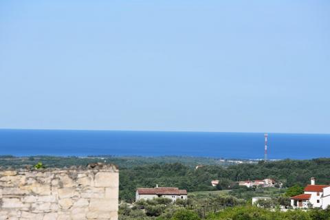 Istra,Buje-Kamena kuća s vrtom u centru grada,PDV uključen