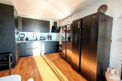 Karlovac, Grabrik - dvoetažni stan 115 m2 sa vlastitim parking mjestom i vrtom