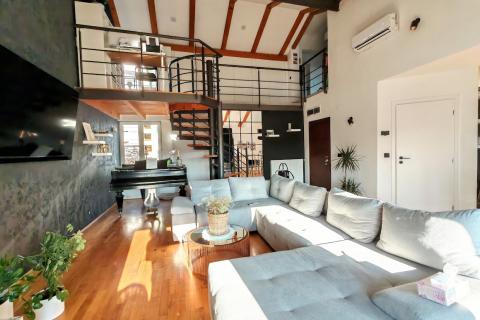 Karlovac, Grabrik - dvoetažni stan 115 m2 sa vlastitim parking mjestom i vrtom